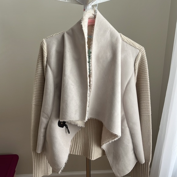 La Cite Acrylic and Wool Knitted Jacket - Picture 5 of 12